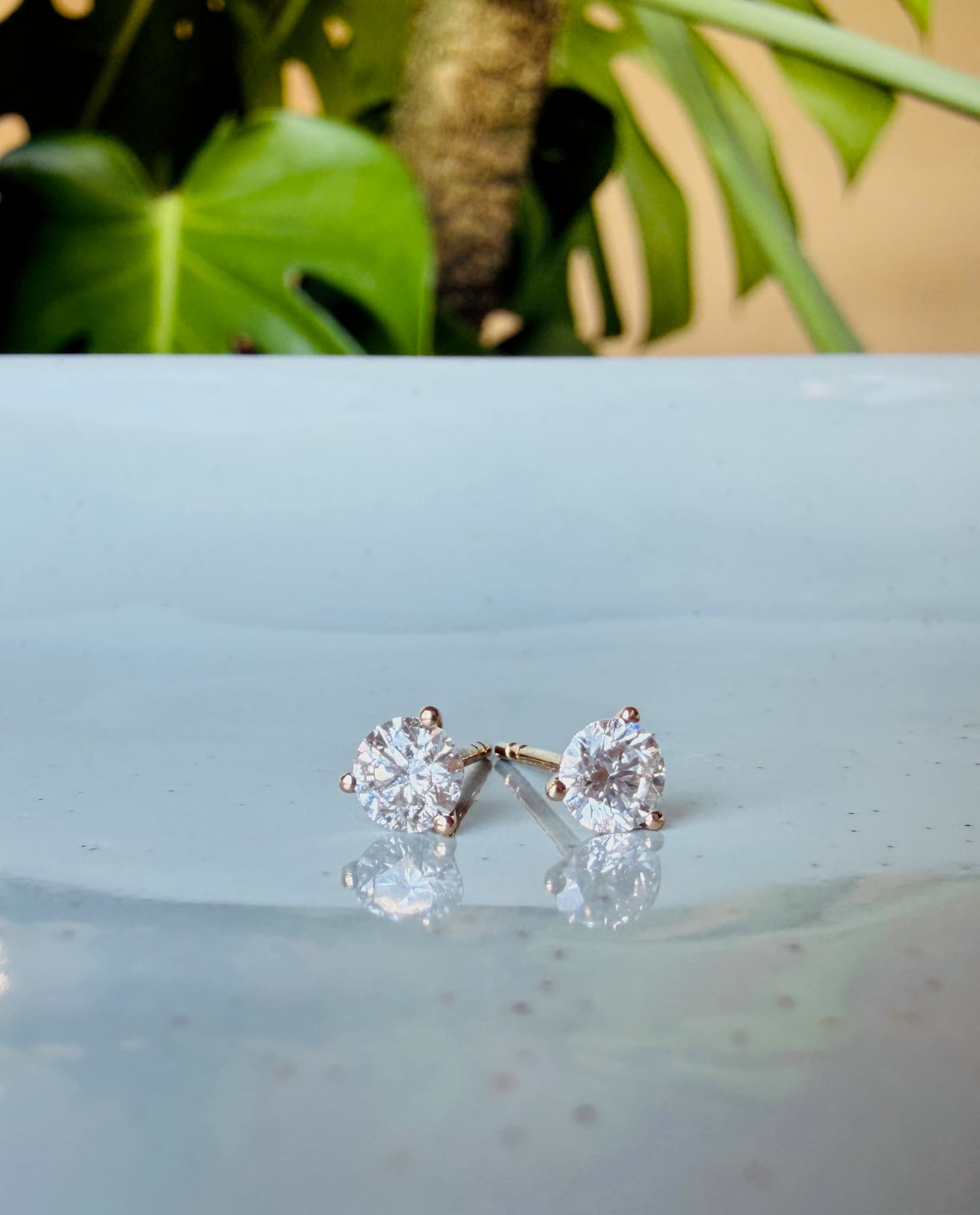 Hiya Studs in yellow gold